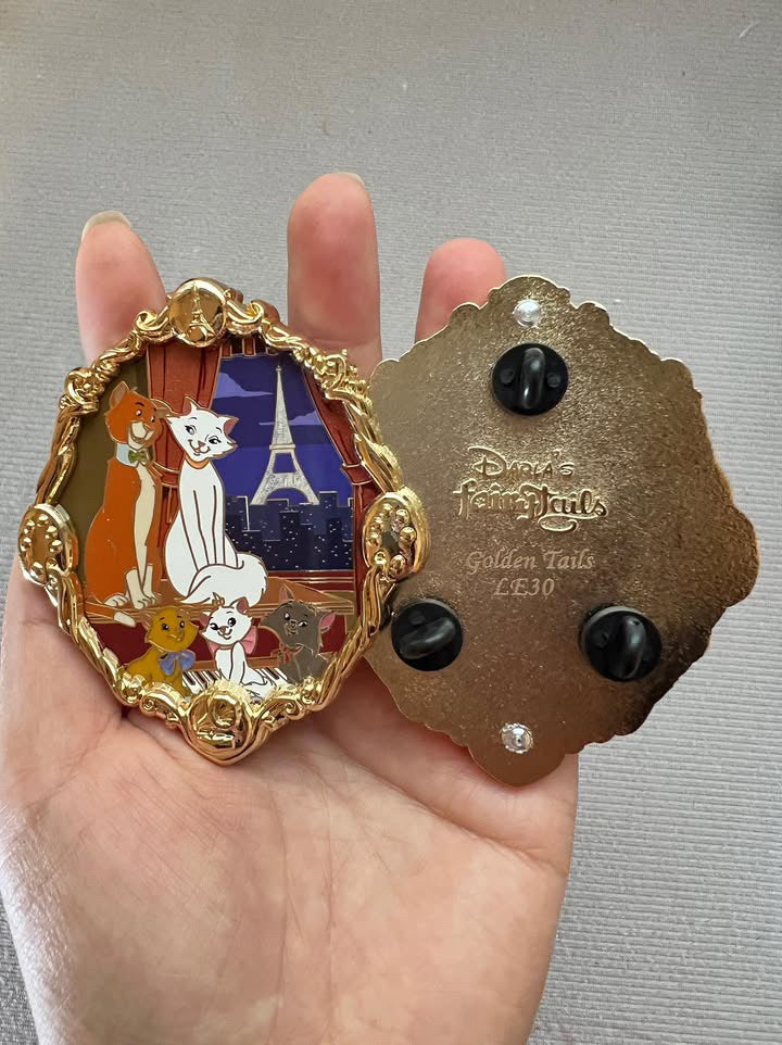 Golden Tails Arostocats LE30 Disney Fantasy Pin