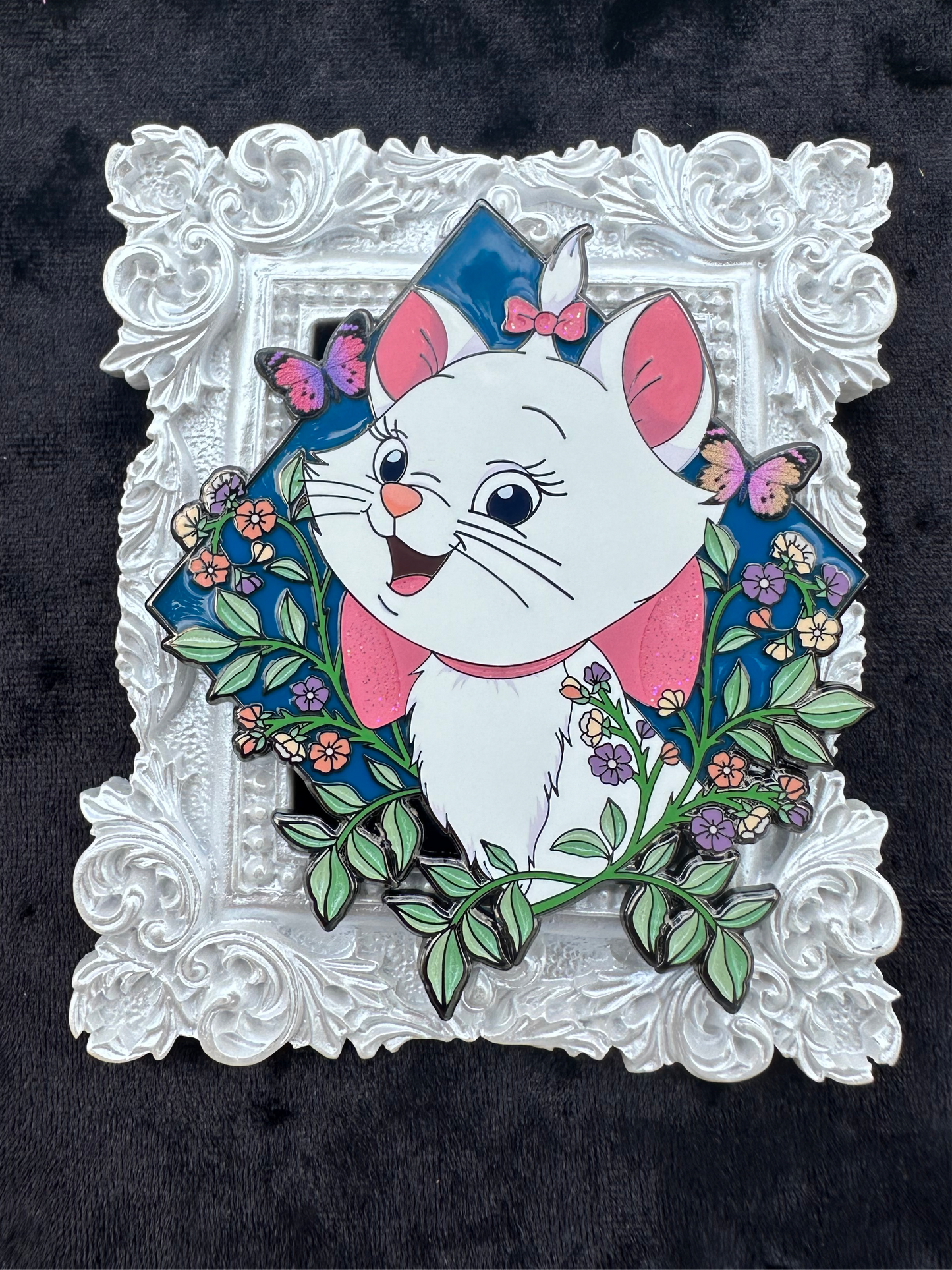 Disney Aristocats Marie "Pawsitively Precious" Fantasy Pin LE30
