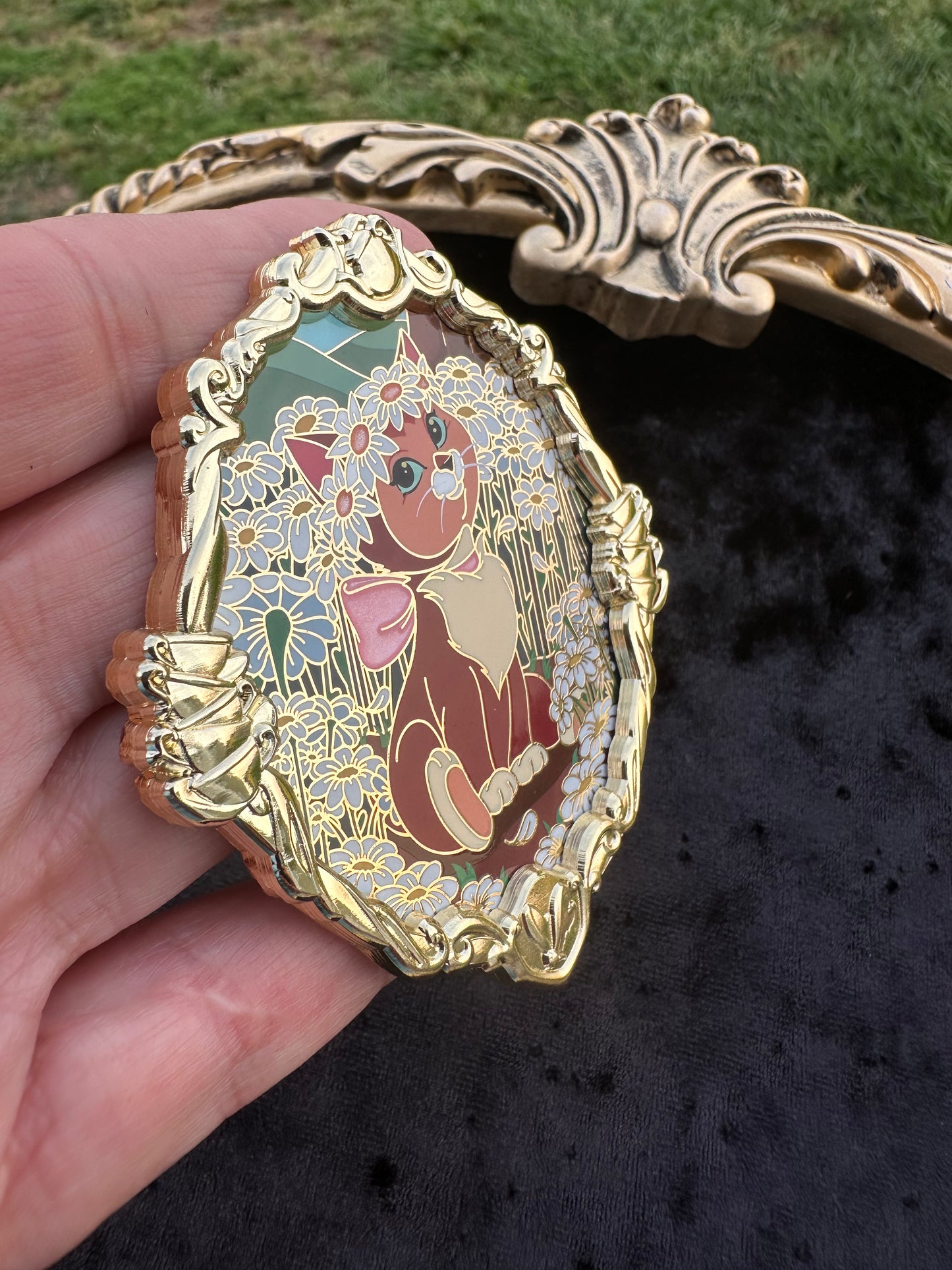 Disney Alice in Wonderland Dinah "Golden Tails" Fantasy Pin