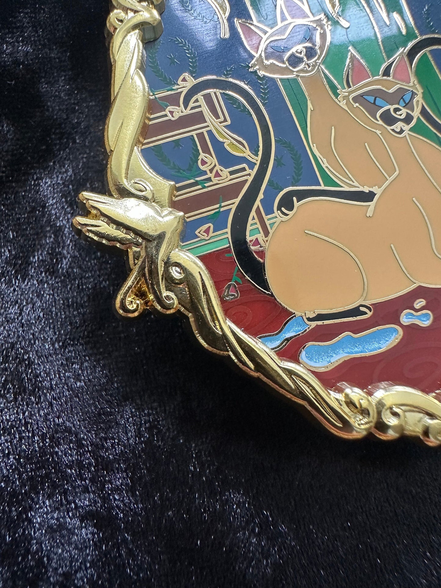 Disney Lady & The Tramp - Si and Am "Golden Tails” Fantasy Pin