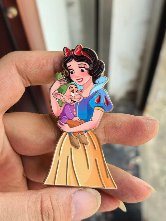 “Love Tails" Snow White & Dopey Fantasy Pin