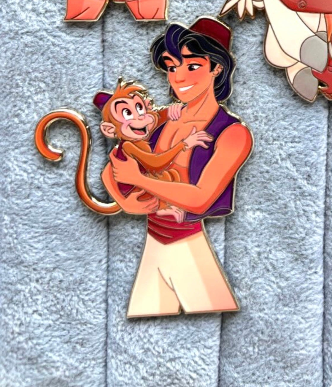 “Love Tails" Aladdin & Abu Fantasy Pin
