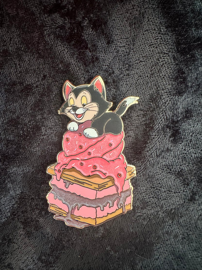Sweet Tails LE20 Disney Fantasy Pin
