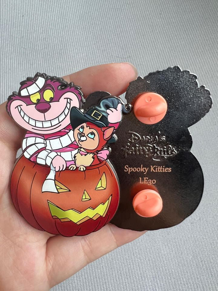 Spooky Kitties Cheshire & Dinah LE30 Disney Fantasy Pin