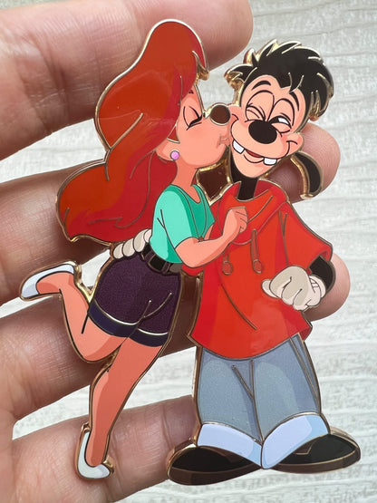 "GOT SMOOCHED" Max & Roxanne Fantasy Pin