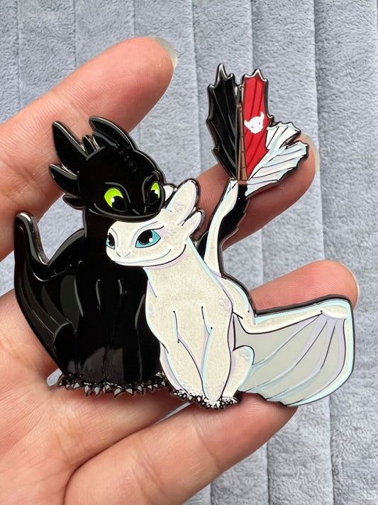 “Love at first Flight” Toothless & Light fury Fantasy Pin