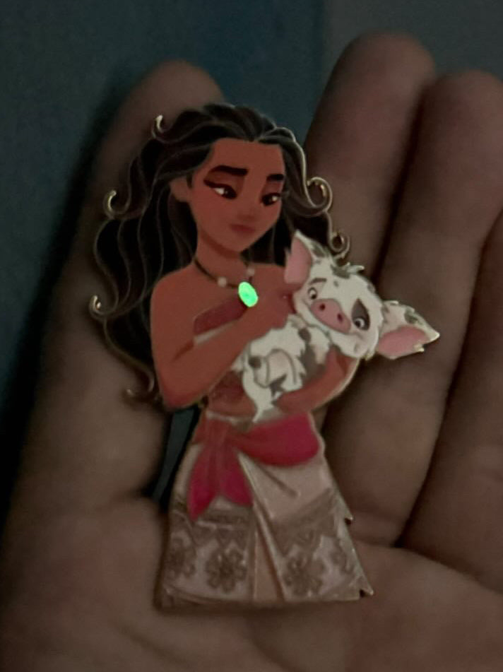 “Love Tails" Moana & Pua Fantasy Pin