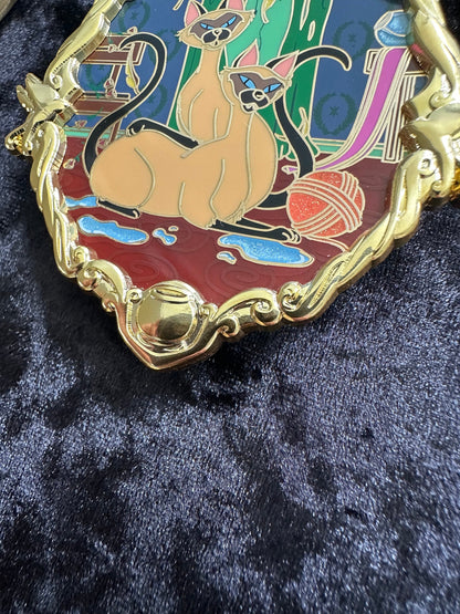 Disney Lady & The Tramp - Si and Am "Golden Tails” Fantasy Pin