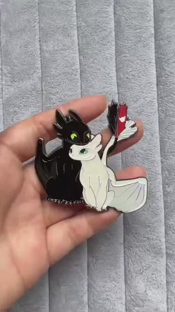 “Love at first Flight” Toothless & Light fury Fantasy Pin